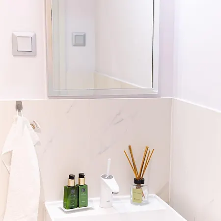 Relaxing Luxury Getaway Steps To Parliament Pkg Appartamento
