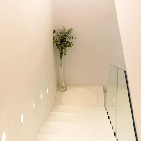 Relaxing Luxury Getaway Steps To Parliament Pkg
