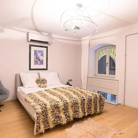 Relaxing Luxury Getaway Steps To Parliament Pkg * Budapest